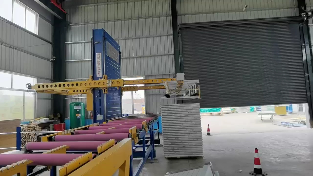 山東金恒基鋼構(gòu)第二臺碼垛機(jī)